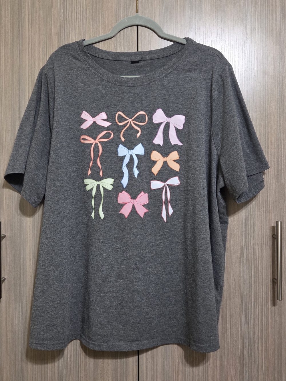 Adorable & Trendy Pastel Bow Graphic Tee